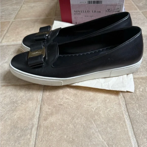 Salvatore Ferragamo Novello Nero Calf Black Leather Flats Sneaker Gold Bow 8.5 - Picture 4 of 10